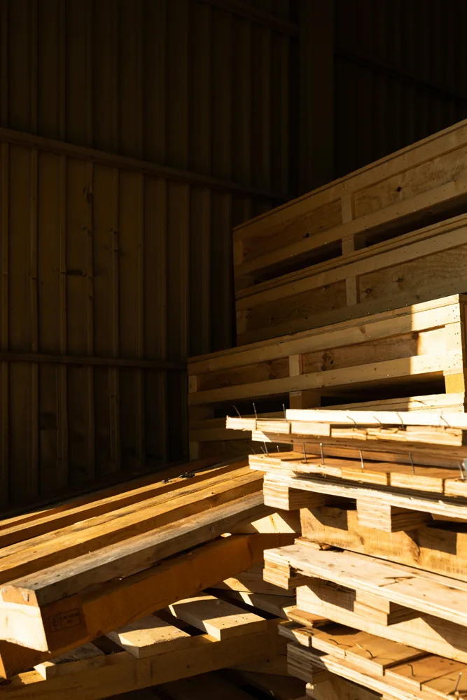 How to Make a Blanket Ladder Out of Pallets